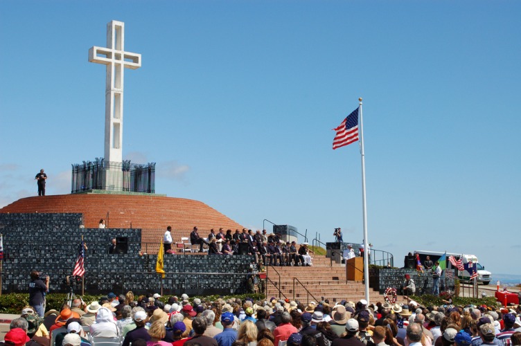 Image of white cross veterans monument on Mt. Soledad