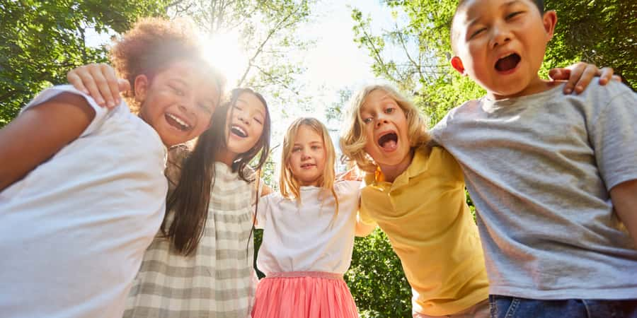 A group of students on a field trip smiling