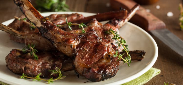 a few juicy bone-in steak pieces arranged on a plate